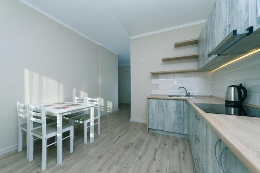 Драгоманова 38А 2Й Поверх Apartment Kyiv Exterior photo